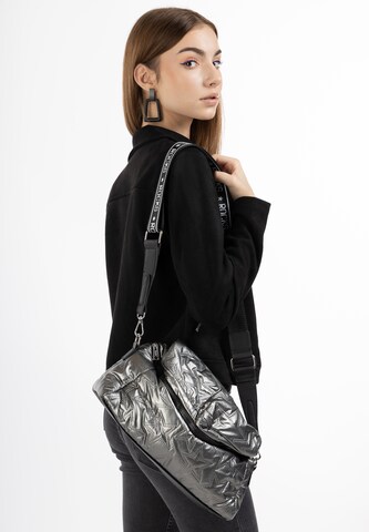 myMo ROCKS Crossbody Bag in Silver: front