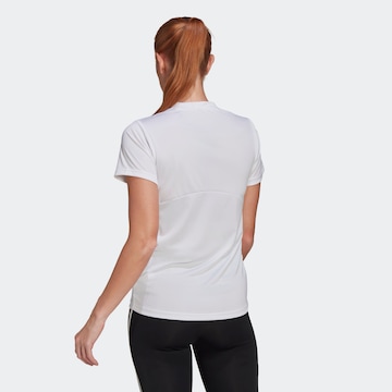 ADIDAS SPORTSWEAR - Camisa funcionais 'Primeblue Designed 2 Move Logo' em branco