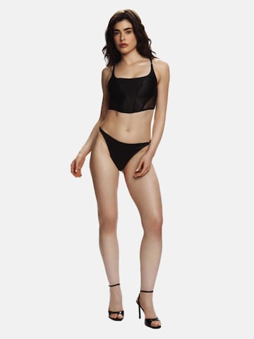 EKCENTRIK String in Black