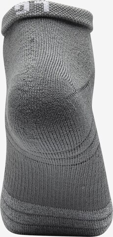 Regular Chaussettes de sport UNDER ARMOUR en gris