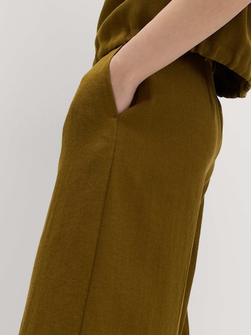 Wide leg Pantaloni con piega frontale di Marks & Spencer in verde
