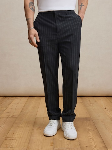 DAN FOX APPAREL Normální Kalhoty s puky 'Eduard' – šedá: přední strana