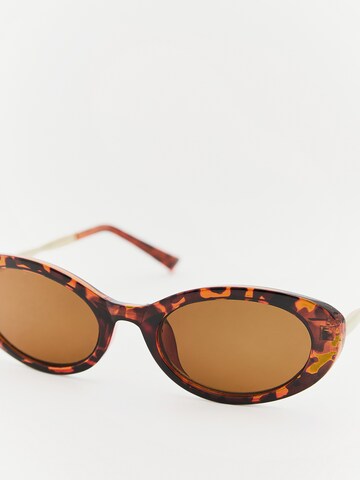 Pull&Bear Sonnenbrille in Braun