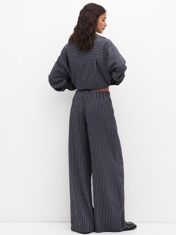Pull&Bear Zvonové kalhoty Kalhoty – modrá