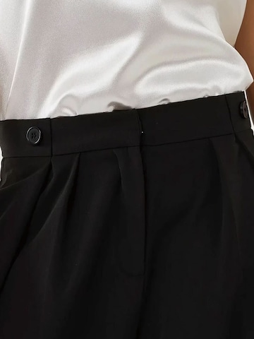 Wide leg Pantaloni con pieghe di Hiccup in nero