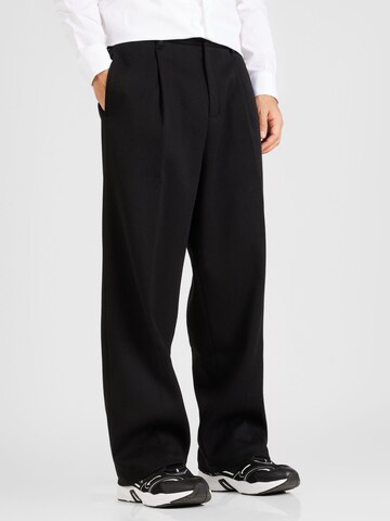 Wide leg Pantaloni cutați de la Calvin Klein pe negru: față