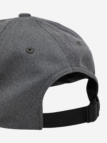 Casquette de sport 'Blitzing' UNDER ARMOUR en gris