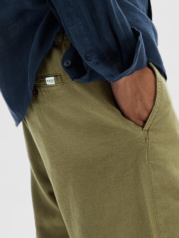 Regular Pantalon chino 'Brody' SELECTED HOMME en vert