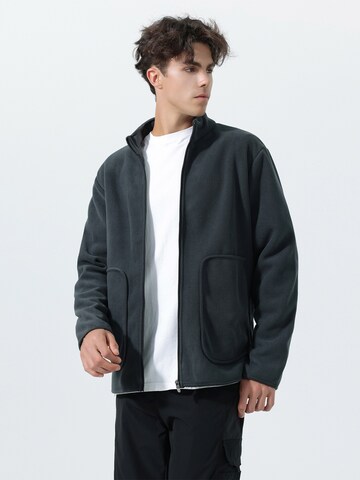 YOUTHUP Between-Season Jacket in Grey