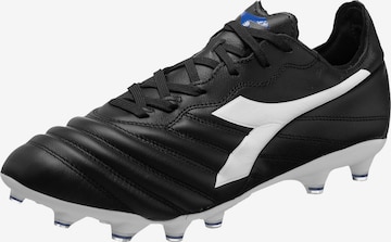 Chaussure de foot Diadora en noir : devant