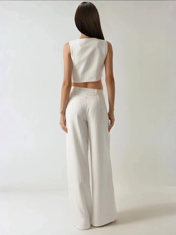 Wide leg Pantaloni con pieghe di Hiccup in bianco