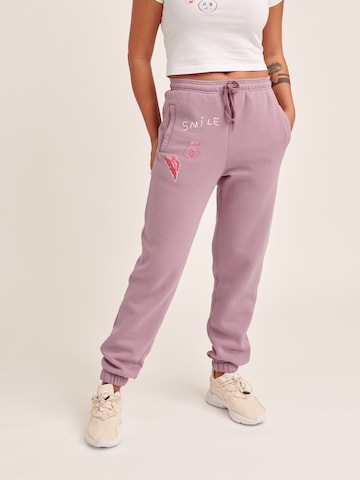 ABOUT YOU x Antonia Pants 'Josina' in Purple: front
