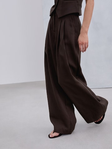 Wide Leg Pantalon à pince Next en marron : devant