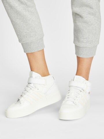 ADIDAS ORIGINALS Sneakers high 'Forum Bonega' i hvit: forside