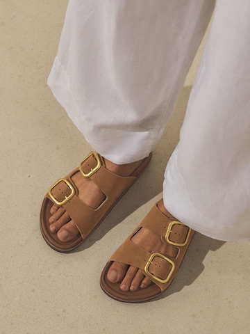 Next - Sapato aberto em castanho