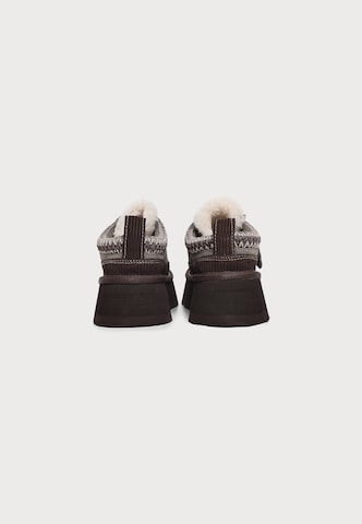 UGG Šněrovací boty 'Heritage' – šedá