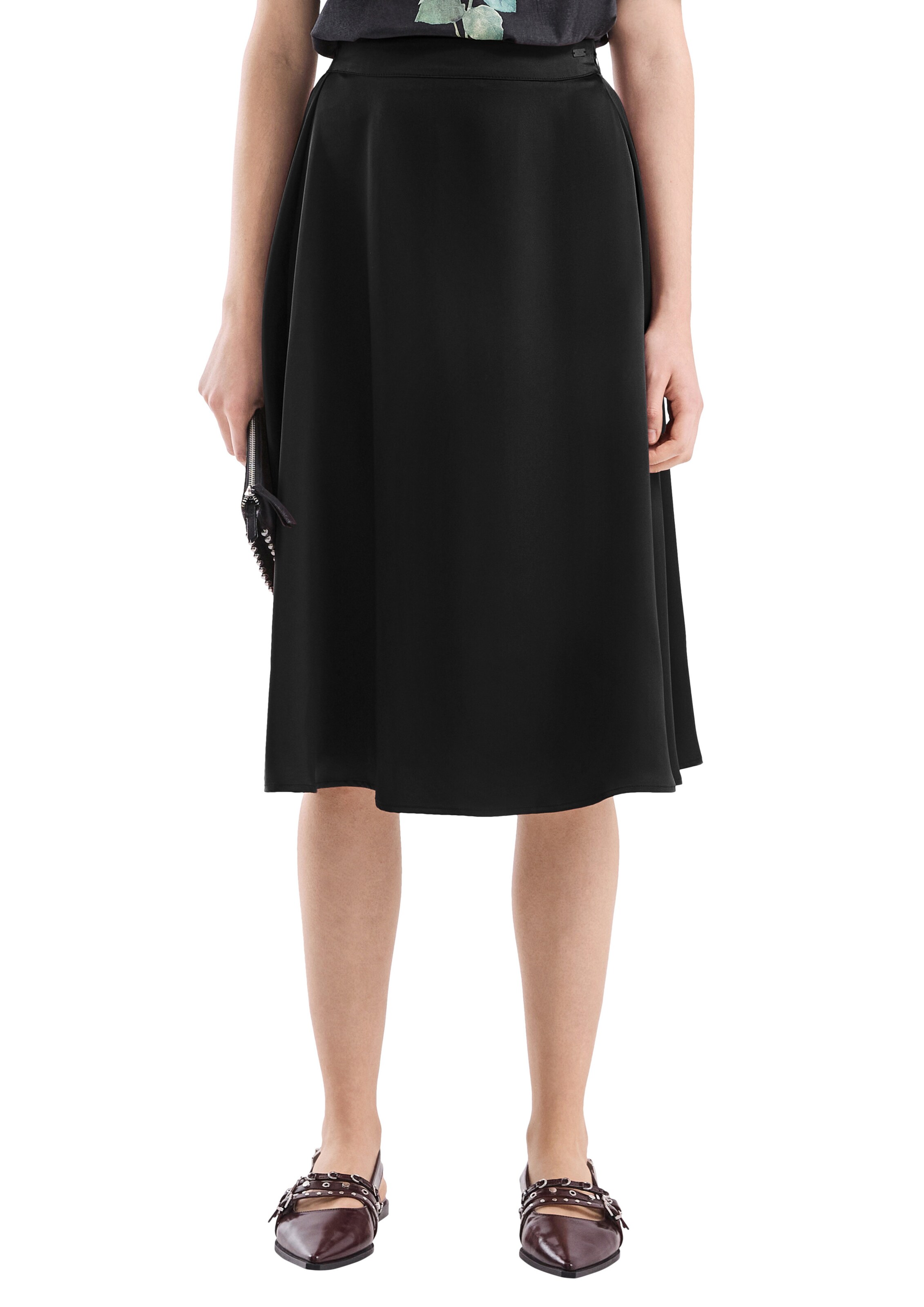 QS Skirt in Black: front