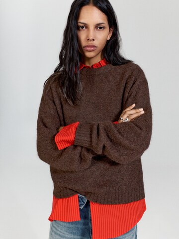 Pull&Bear Sweater in Brown: front