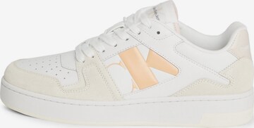 Calvin Klein Jeans Sneakers in White: front