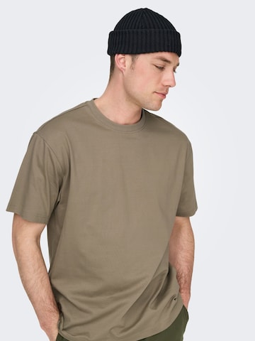 Maglietta '22022532' di Only & Sons in beige