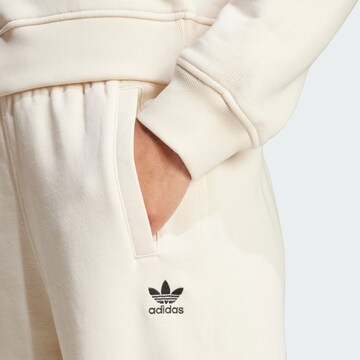 smėlio ADIDAS ORIGINALS Siaurėjantis Kelnės 'Essentials'