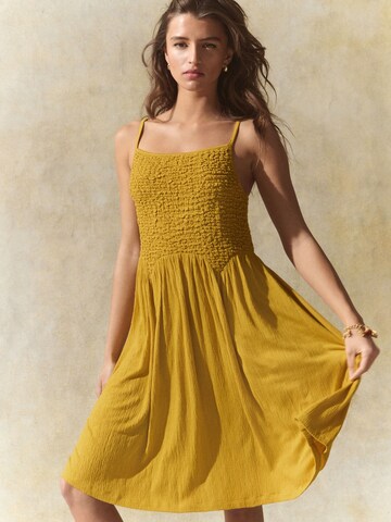 Next Sommarklänning i gul