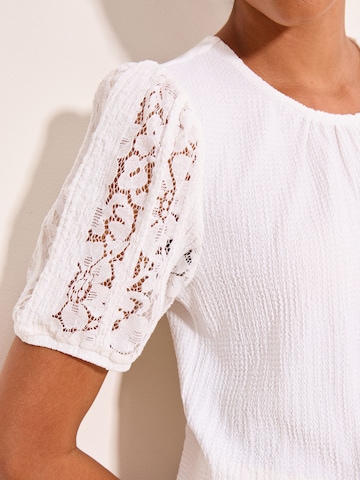 Lipsy Blouse in Wit