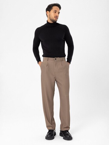 Antioch Loose fit Pleat-Front Pants in Brown