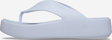 Crocs - Sandalias de dedo 'Getaway' en azul: frente