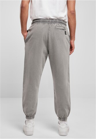 Tapered Pantaloni di Karl Kani in grigio