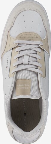 Baskets basses 'Basket Core' TOMMY HILFIGER en beige