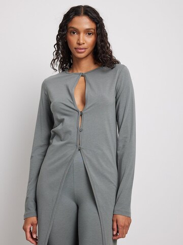 NA-KD Strickjacke in Grau