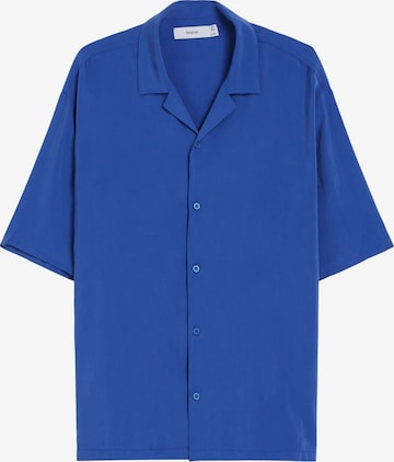 Bershka Regular fit Button Up Shirt in Blue: front