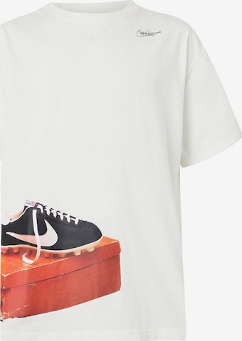 Nike SportswearMajica - bež boja: prednji dio