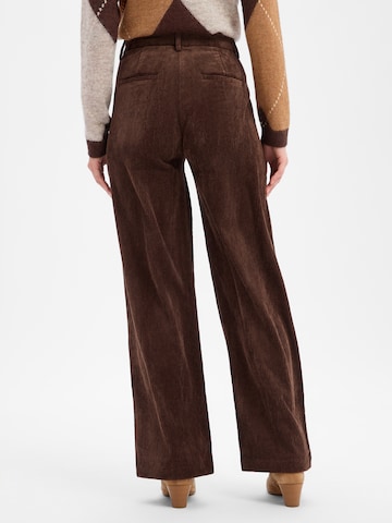 Marie Lund Flared Pleat-front trousers in Brown