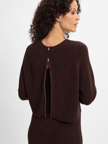 Ipuri Knitted dress in Brown