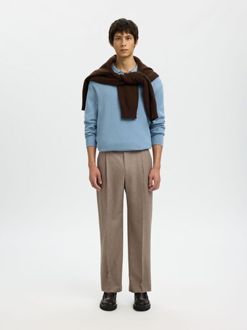 SELECTED Regular Hose in Braun