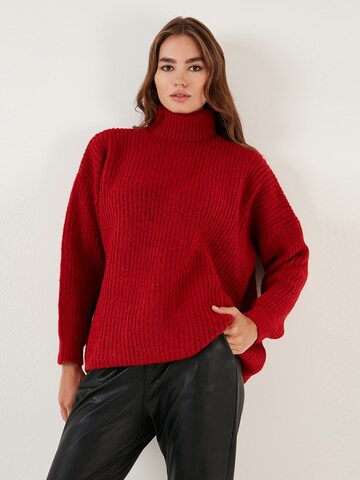 Pullover di LELA in rosso: frontale