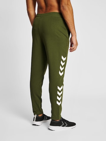 Effilé Pantalon de sport 'Legacy' Hummel en vert