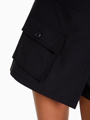 Bershka Regular Shorts in Schwarz