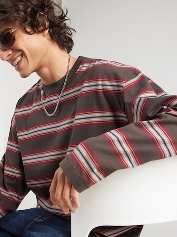 WEEKDAY - Camiseta en marrón