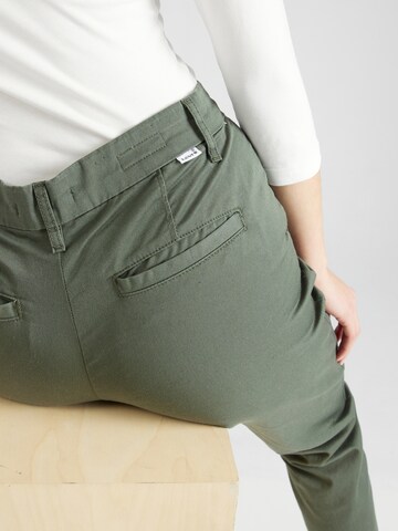 LEVI'S ® Regular Chino 'Essential' in Groen