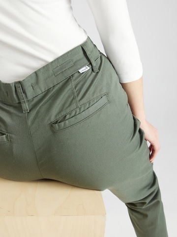 LEVI'S ® Regular Chino Pants 'Essential' in Green