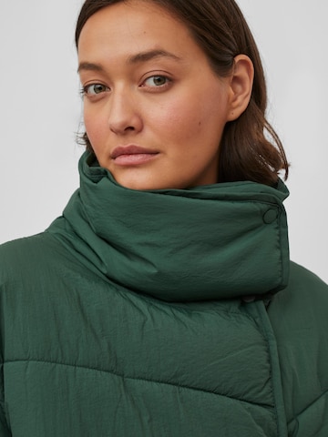 VILA Зимно палто в зелено