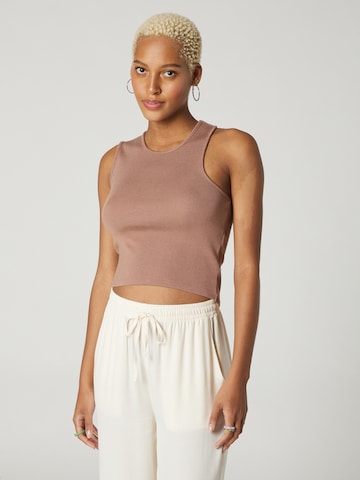 A LOT LESS Top 'Jule' in Brown: front