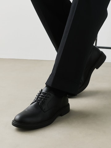 Next - Sapato com atacadores em preto