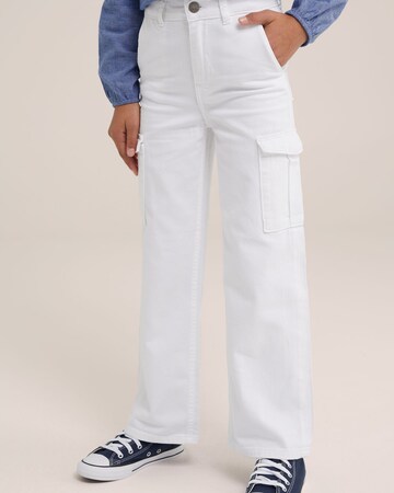 WE Fashion Loose fit Pants in White: front