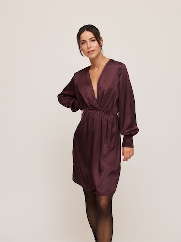 A LOT LESS Dress 'Erika' in Brown: front