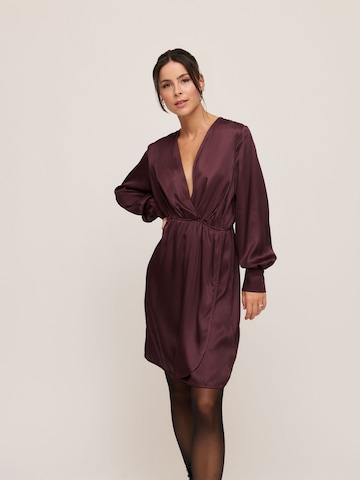 Robe 'Erika' A LOT LESS en marron : devant