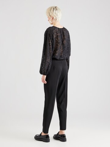 Tapered Pantaloni con pieghe 'WENDY' di VERO MODA in nero